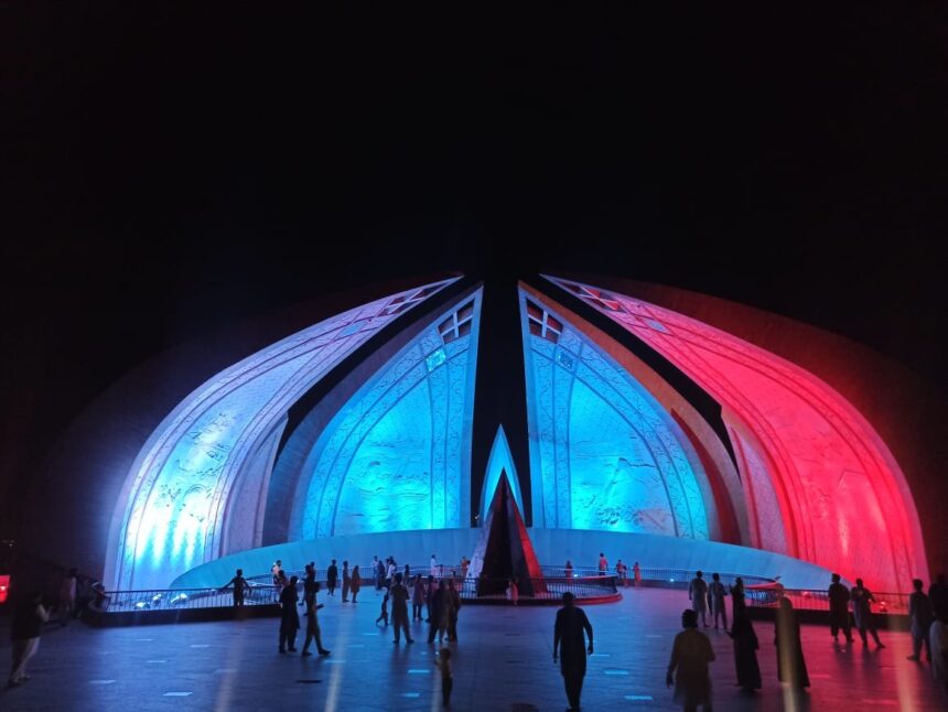 pakistan monument russian flag