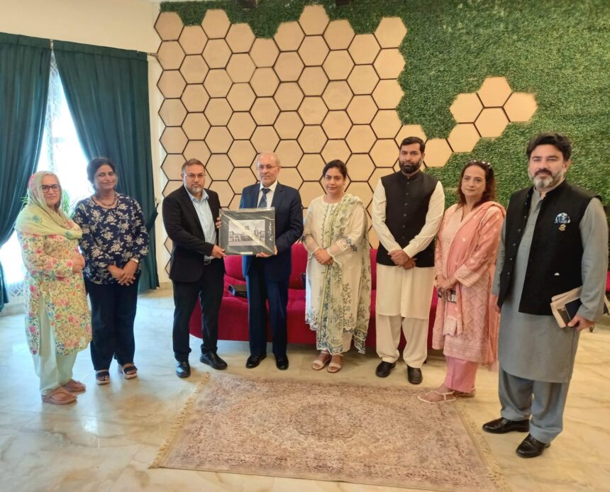 MNU Delegation Visits University of the Punjab 1 mnu delegation - MNU Delegation Visits University of the Punjab