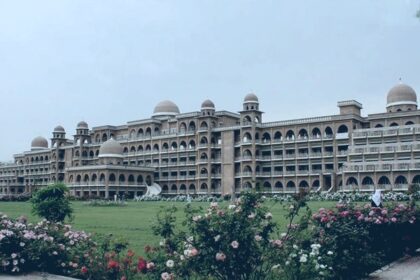 peshawar university - Peshawar University Closes Nine Departments