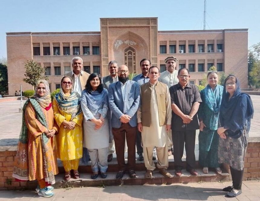 postdoctoral workshop - Faculty of Education Holds Postdoctoral Workshop