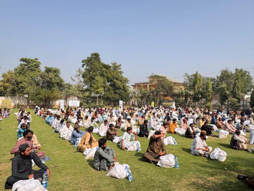 food distribution - HANDS Welfare Foundation Distributes Food in Muzaffargarh