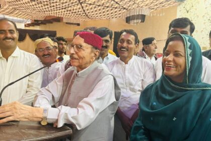 solar plates - PPP Leaders Distribute Solar Plates in Khairpur