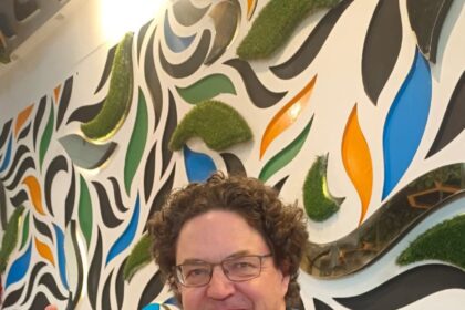 dina jalebi - Deputy Arno Enjoys Dina Jalebi Treat