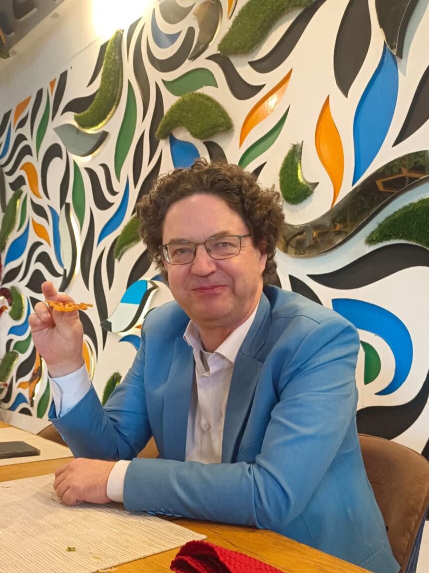 dina jalebi - Deputy Arno Enjoys Dina Jalebi Treat