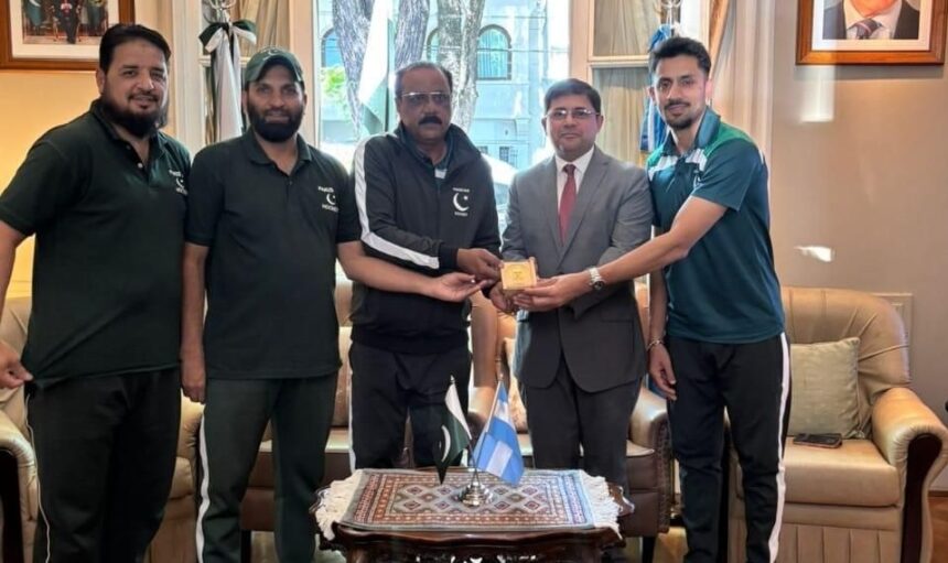 pakistan hockey team - Pakistan Hockey Team Visits Argentina
