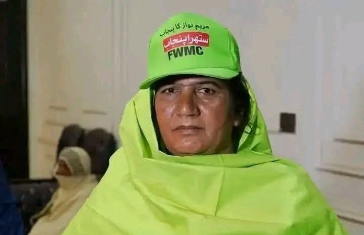 faisalabad worker - Faisalabad Worker Returns Nine Lakh Found in Trash