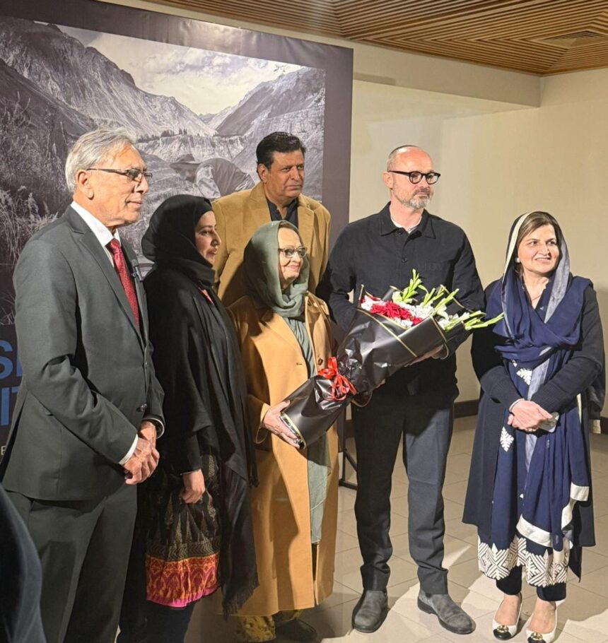 kashmir wait and see - Kashmir Wait And See book launched in Islamabad