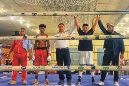 yunus khan - Yunus Khan Dominates Peshawar Boxing Match