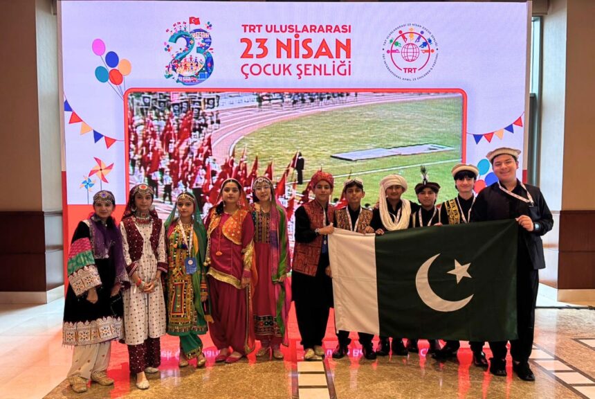 pak-turk students - Pak-Turk Students Represent Pakistan in Türkiye