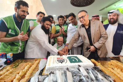pakistani pilgrims - Pakistani Pilgrims Begin Arriving in Mecca