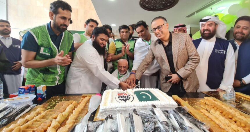 pakistani pilgrims - Pakistani Pilgrims Begin Arriving in Mecca