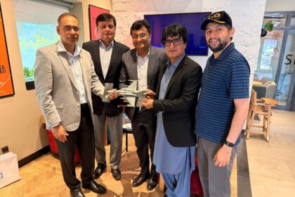 pakistan squash - Pakistan Squash delegation visits Punjab facilities