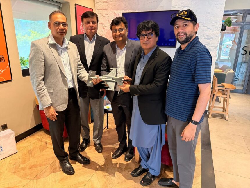 pakistan squash - Pakistan Squash delegation visits Punjab facilities