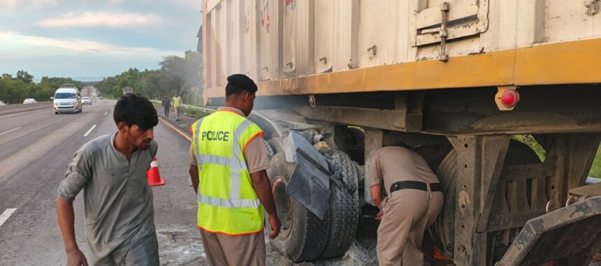 motorway police - Motorway police stops trailer fire near Chakri