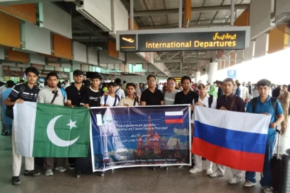 Students and teachers departing for Moscow after completing Russian language course