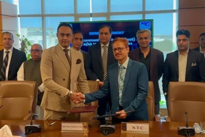 Representatives of Data Vault Pakistan and NTC at the sovereign AI services contract signing ceremony