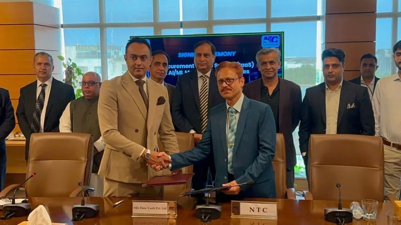 Representatives of Data Vault Pakistan and NTC at the sovereign AI services contract signing ceremony