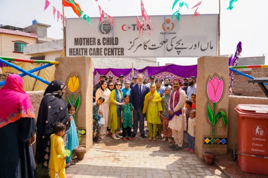 Officials and community members at the inauguration of TİKA Mother and Child Healthcare Centre in Raiwind