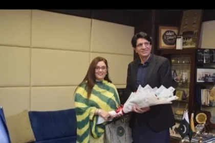 Asma Butt meeting Khakan Waheed Khawaja at Rawal General and Dental Hospital