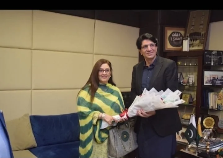 Asma Butt meeting Khakan Waheed Khawaja at Rawal General and Dental Hospital