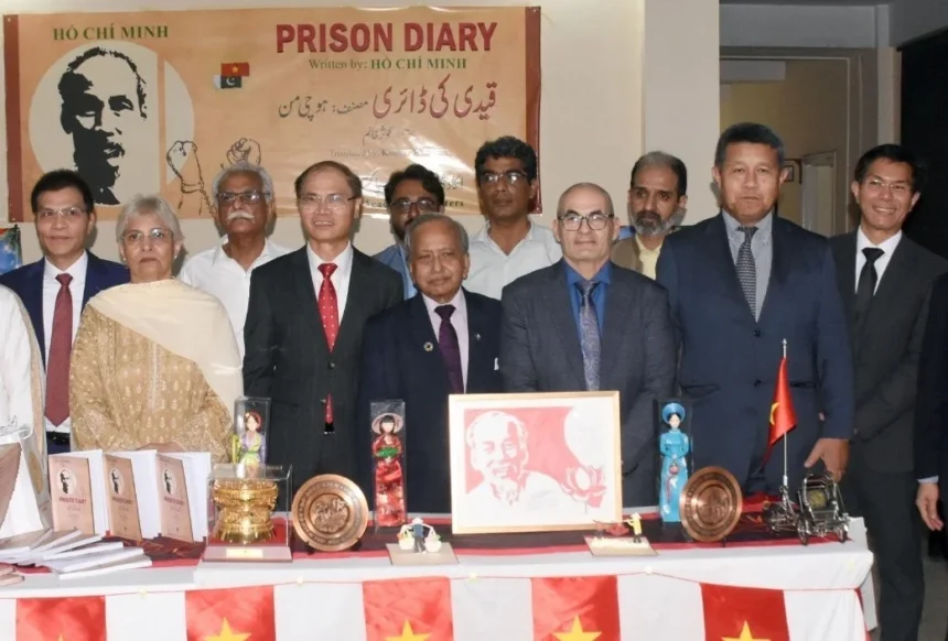 Guests at Pakistan Academy of Letters ceremony for Urdu translation of Ho Chi Minh’s Prison Diary