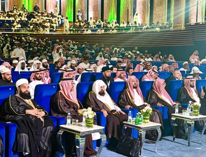 Hafiz Muhammad Tahir Mehmood Ashrafi addressing the Madinah conference on intellectual deviations