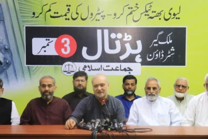 Hafiz Naeemur Rehman addressing a press conference at Idara Noor-e-Haq in Karachi