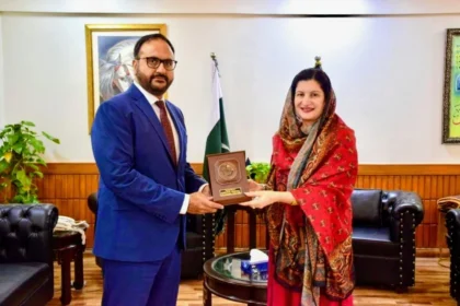 DHO Islamabad Dr Syeda Rashida Batool receives shield at NAB Headquarters Islamabad