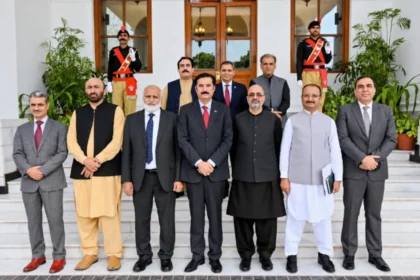KP Governor Faisal Karim Kundi meeting HEC Chairman Prof Dr Niaz Ahmad Akhtar at Governor House